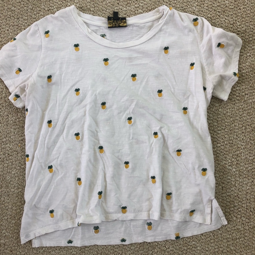 ⭐️2 FOR 5⭐️ pineapple embroidered tee